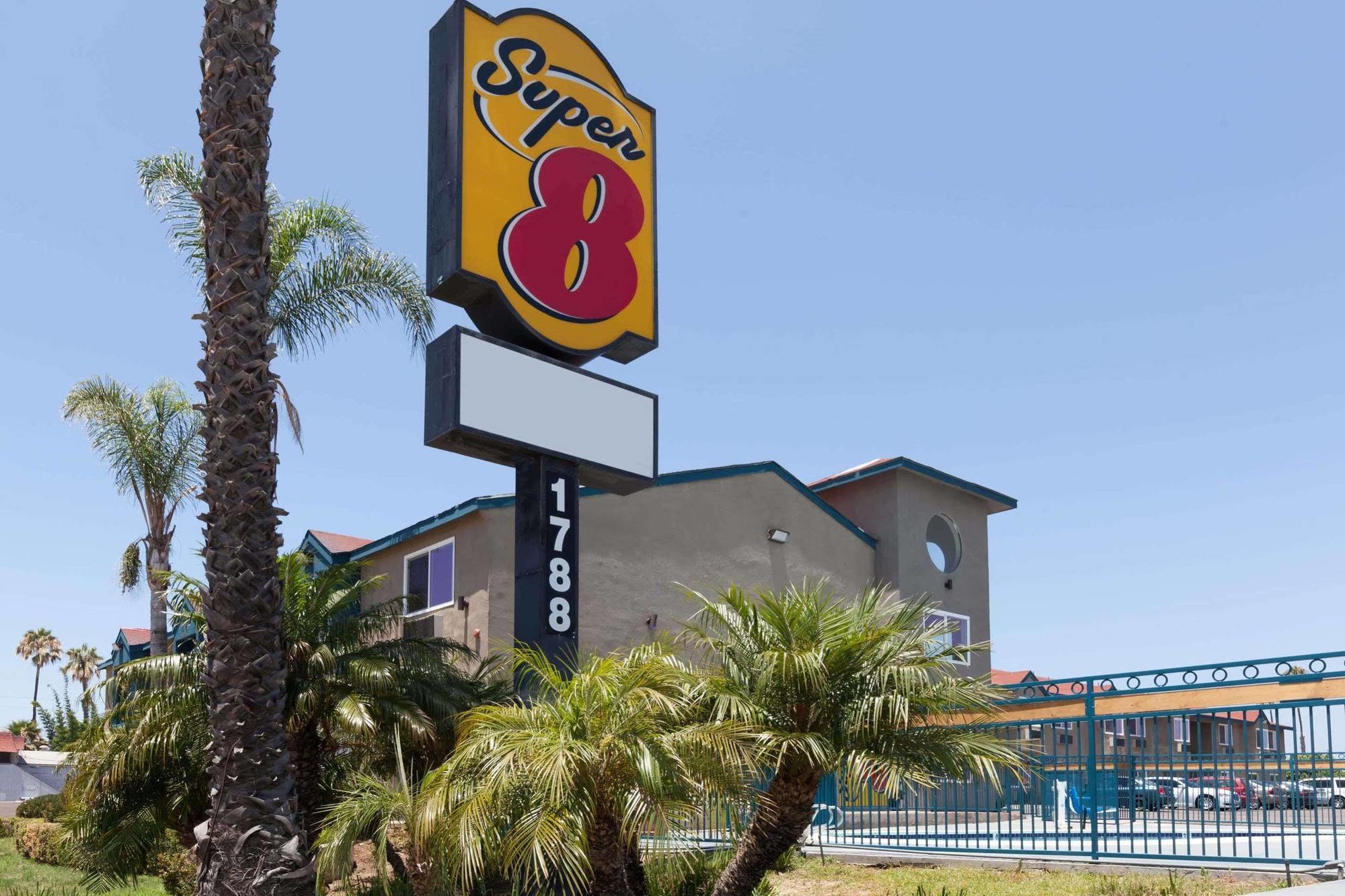 Super 8 By Wyndham San Diego/Imperial Beach Esterno foto