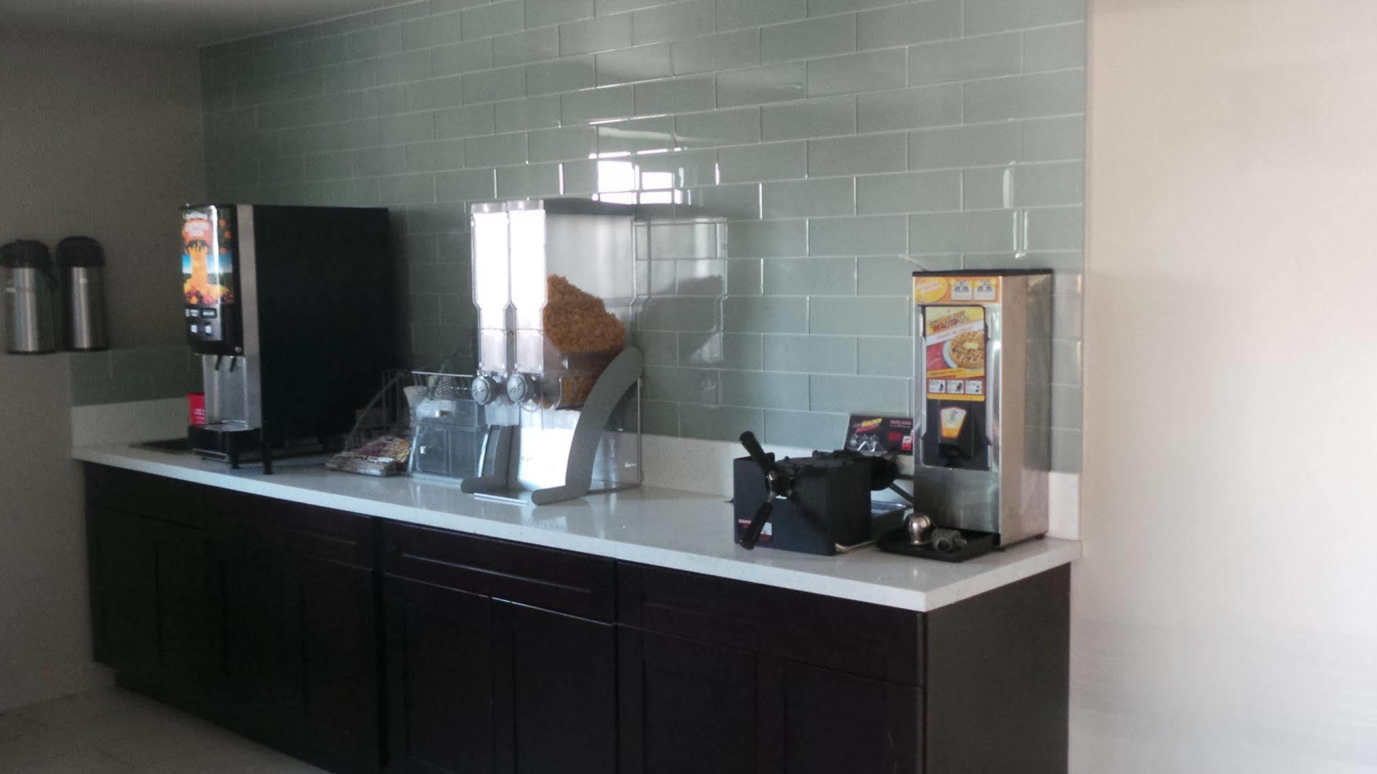 Super 8 By Wyndham San Diego/Imperial Beach Esterno foto